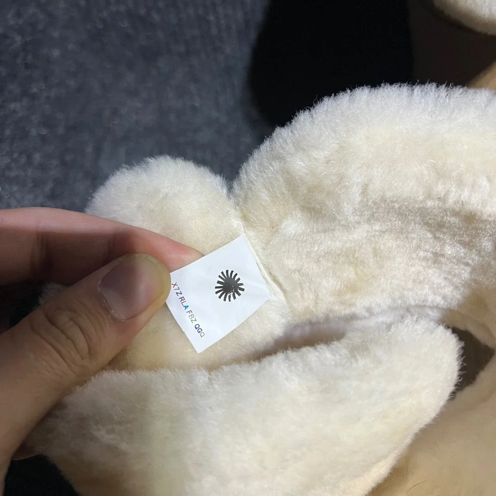 UGG classic mini